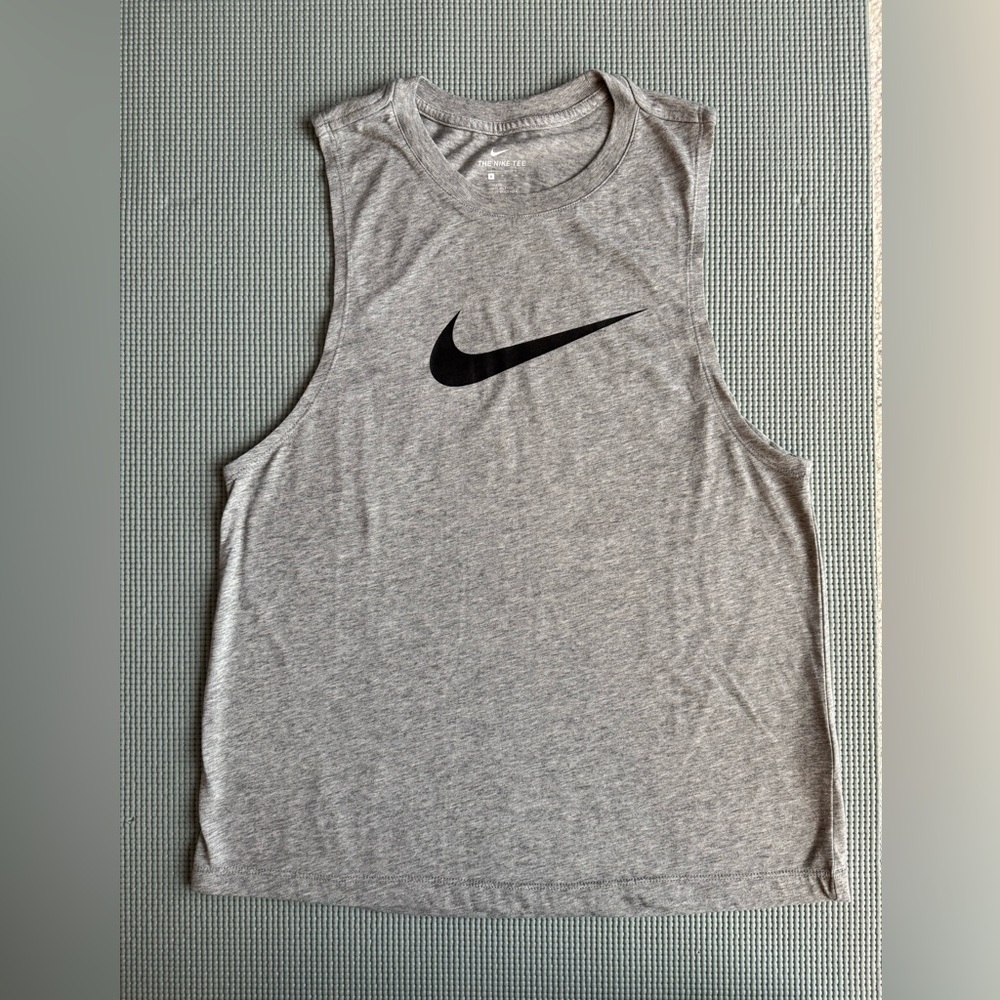 Nike Dri-Fit Heather Gray Graphic Tank
**like new**